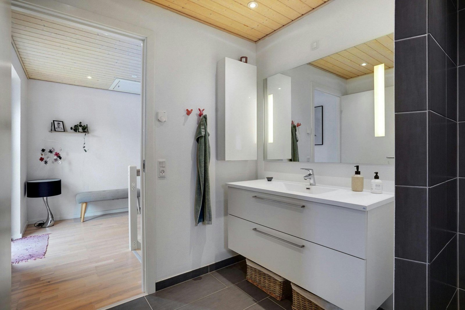 Smart Storage Solutions for Small Bathrooms 1 Smart Storage Solutions for Small Bathroom
